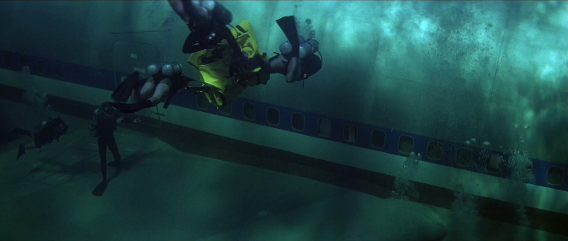 77年航空港剧照的剧照