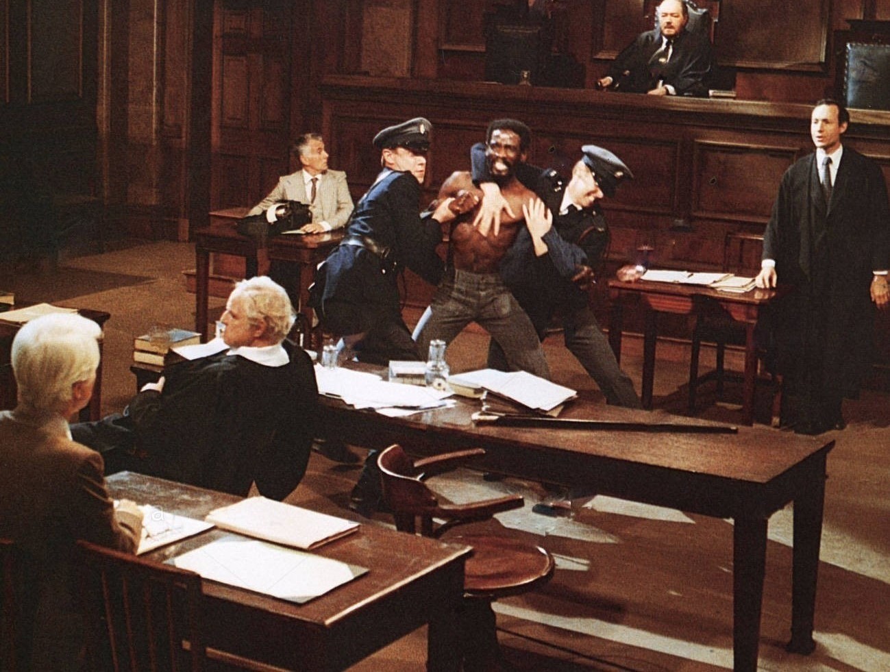 血染的季节剧照的剧照