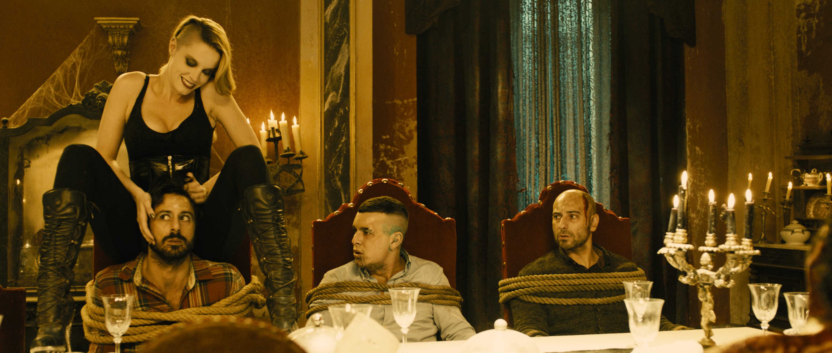 苏镇巫女剧照的剧照