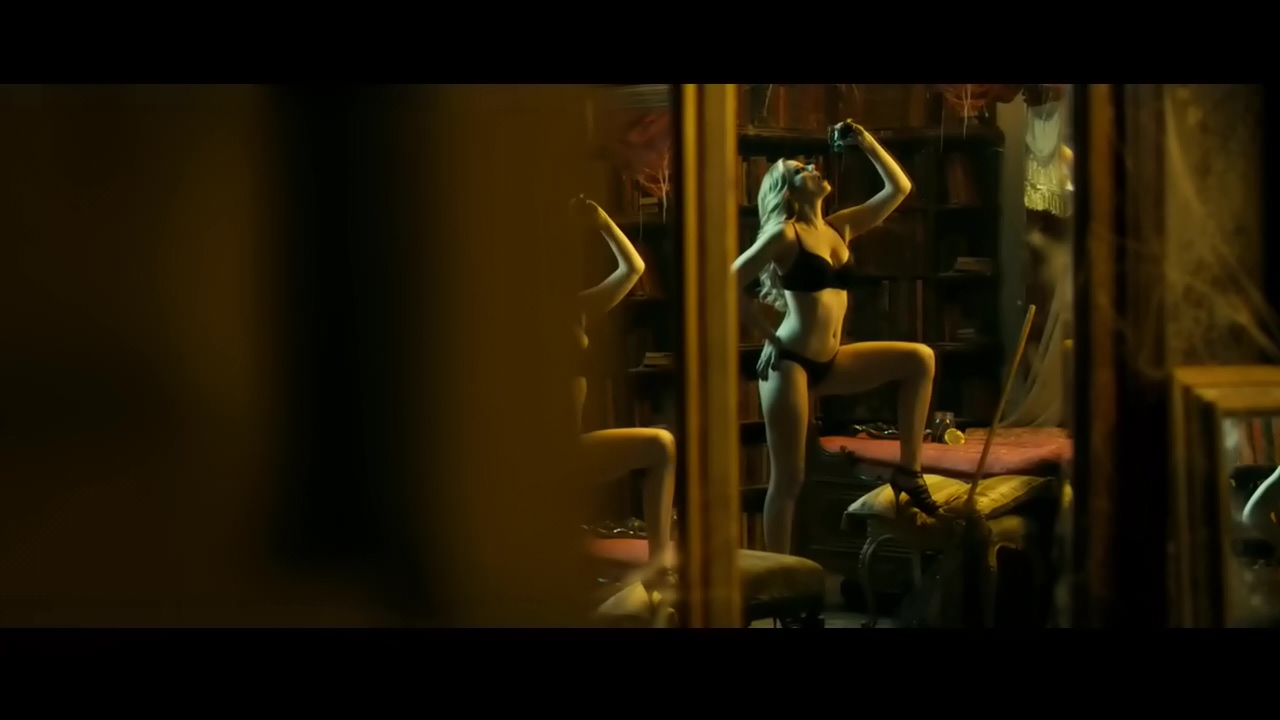 苏镇巫女剧照的剧照