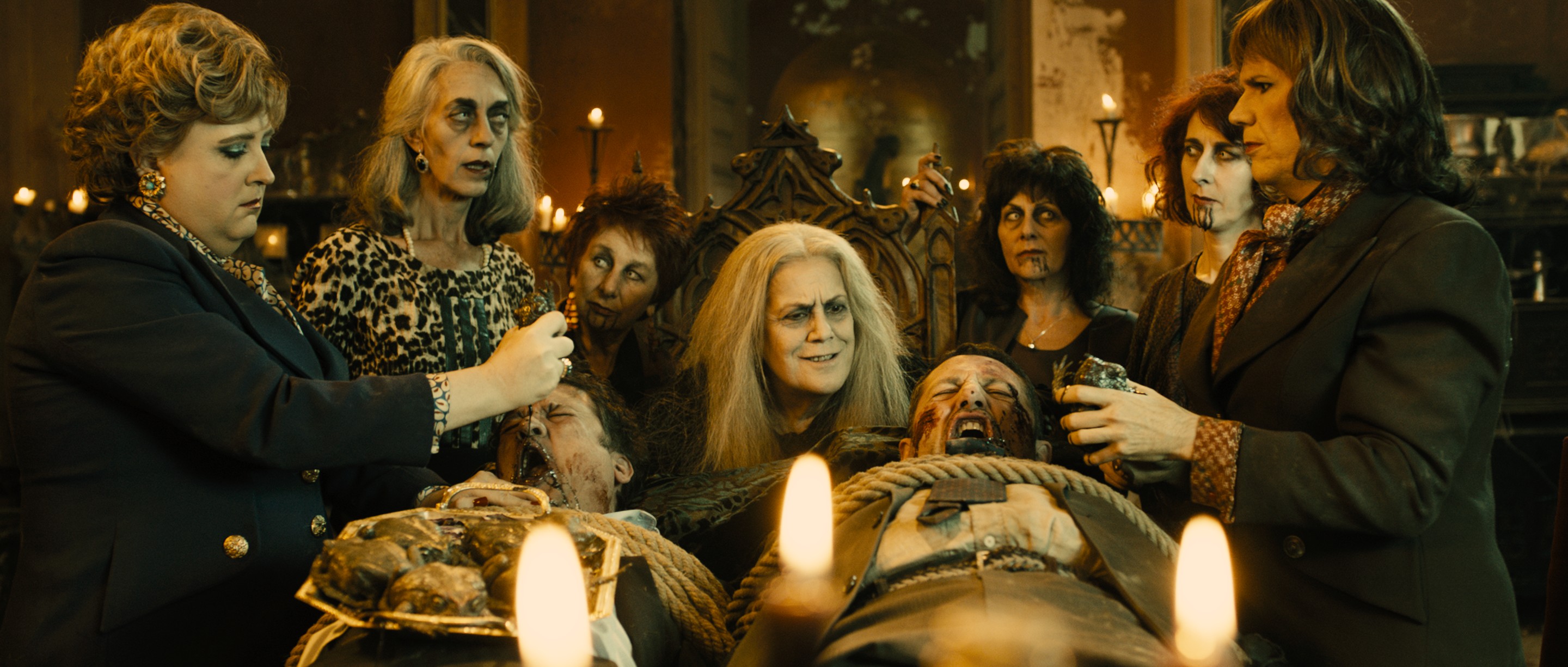 苏镇巫女剧照的剧照