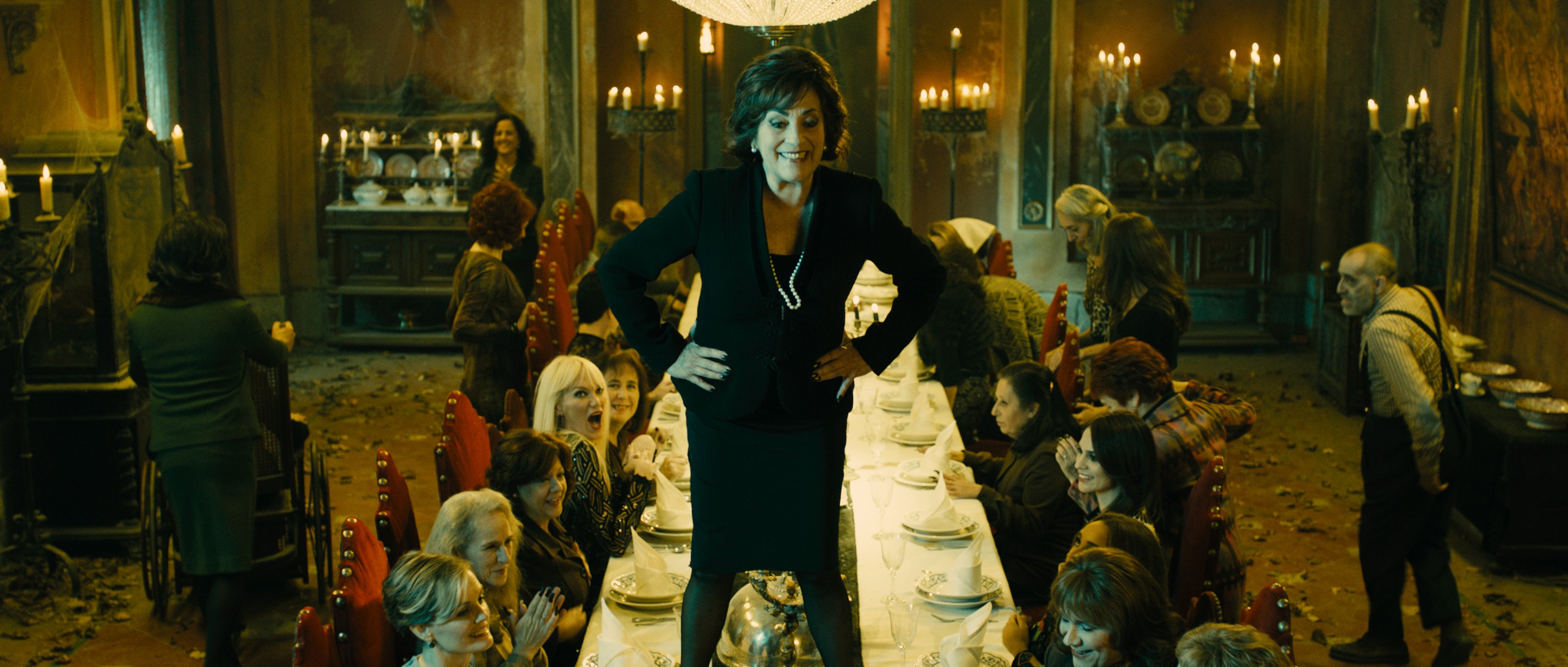 苏镇巫女剧照的剧照