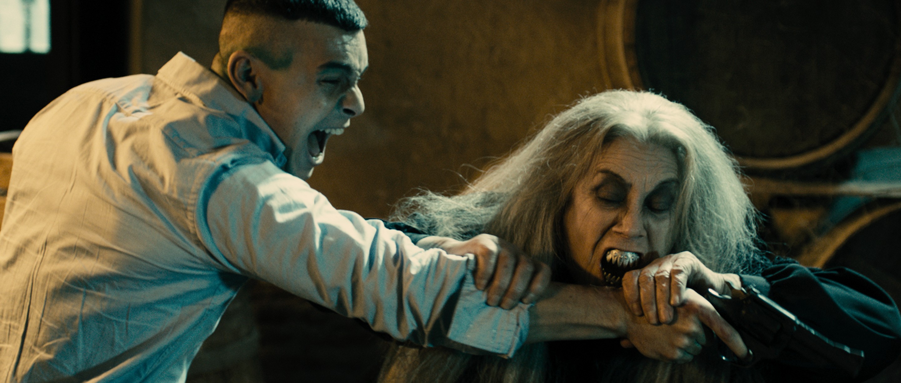 苏镇巫女剧照的剧照