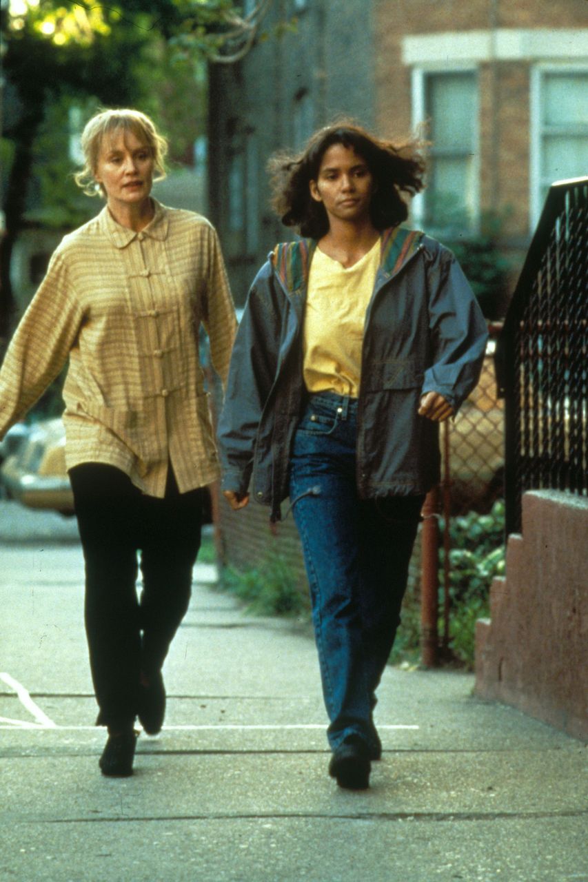 生母养母的战争剧照的剧照