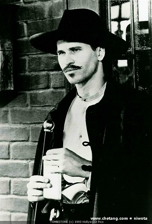 墓碑镇剧照的剧照