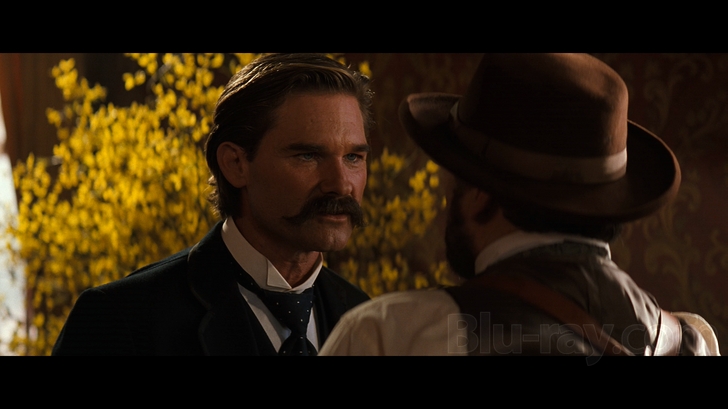 墓碑镇剧照的剧照