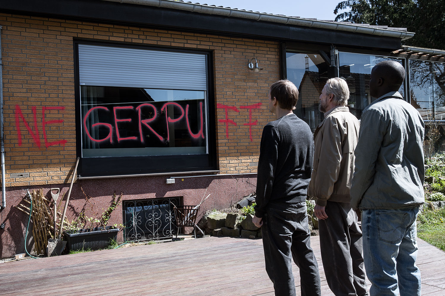 男孩纳马剧照的剧照