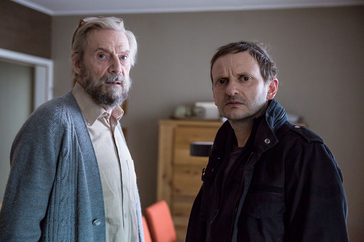 男孩纳马剧照的剧照