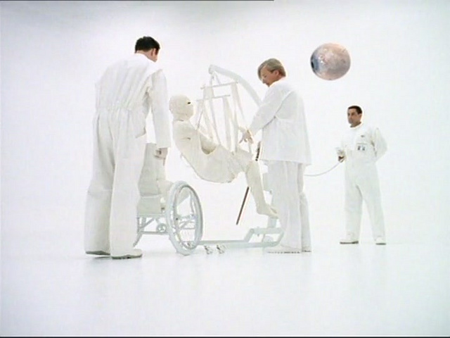 再生边缘人剧照的剧照