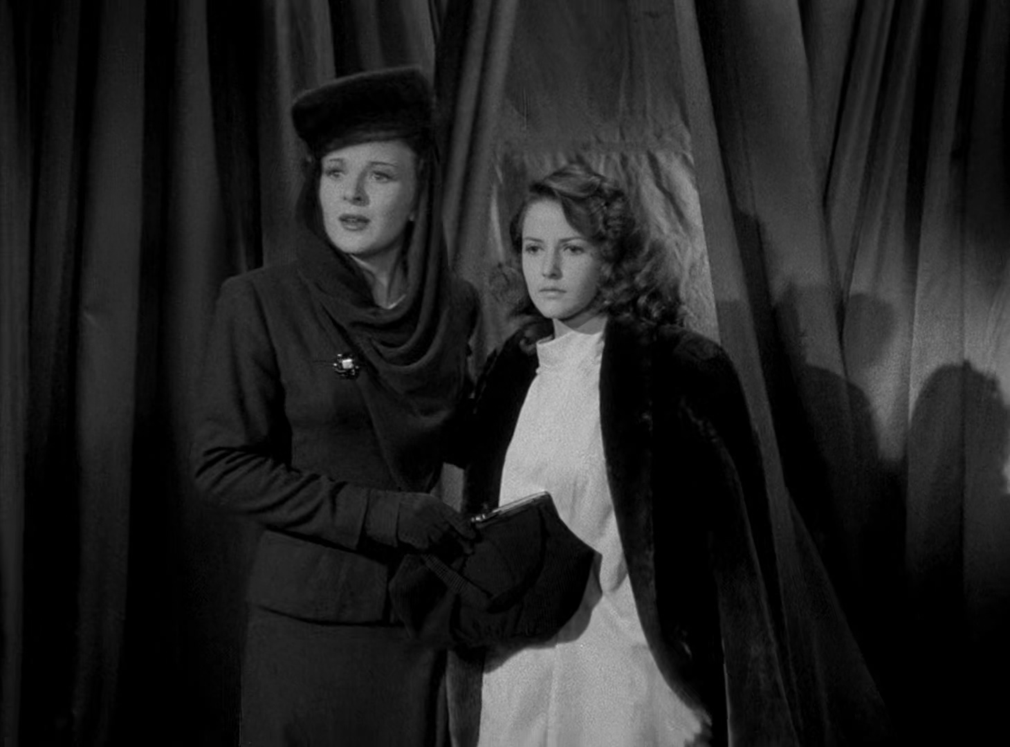 俘虏野生女人剧照的剧照