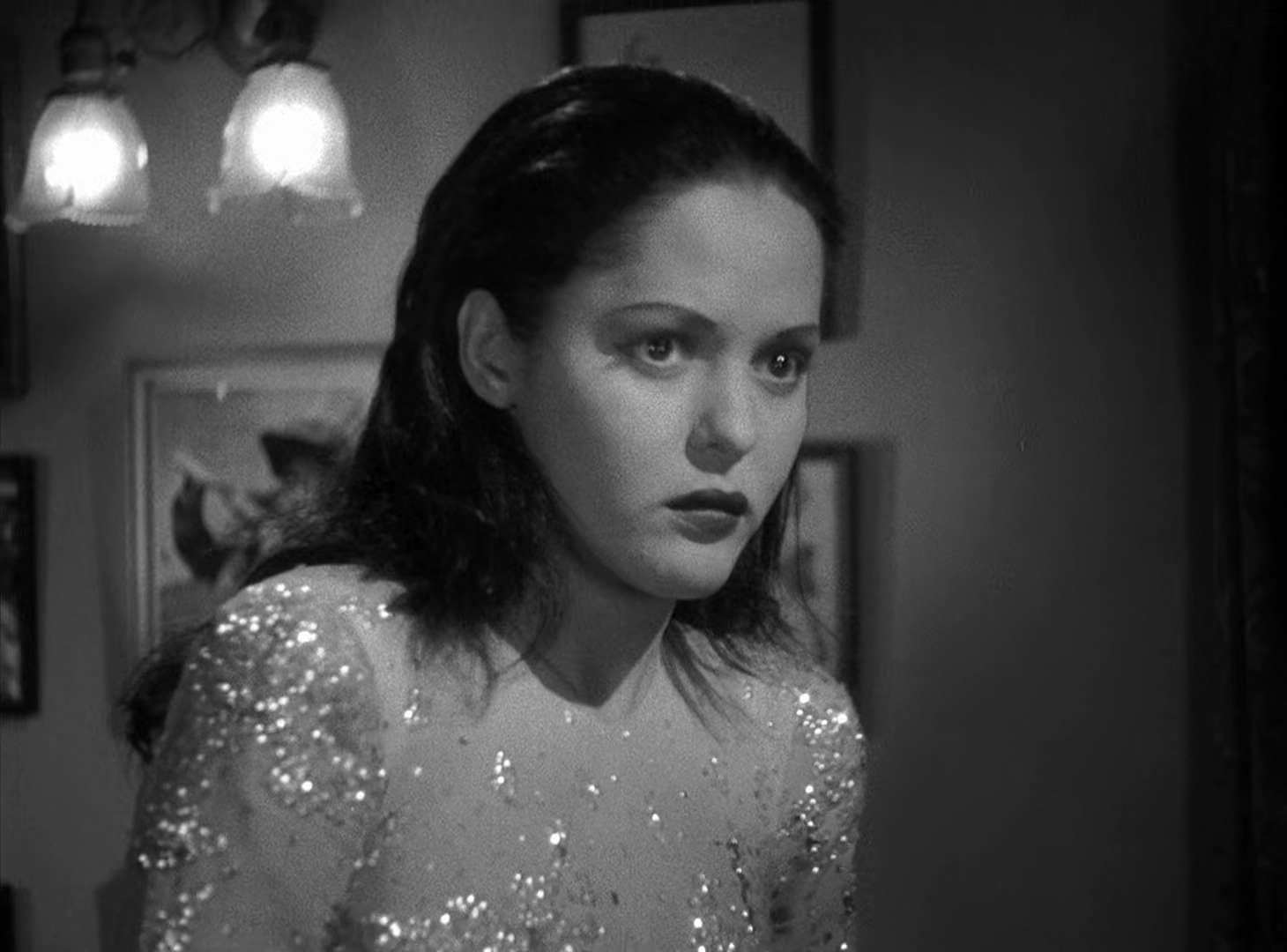 俘虏野生女人剧照的剧照