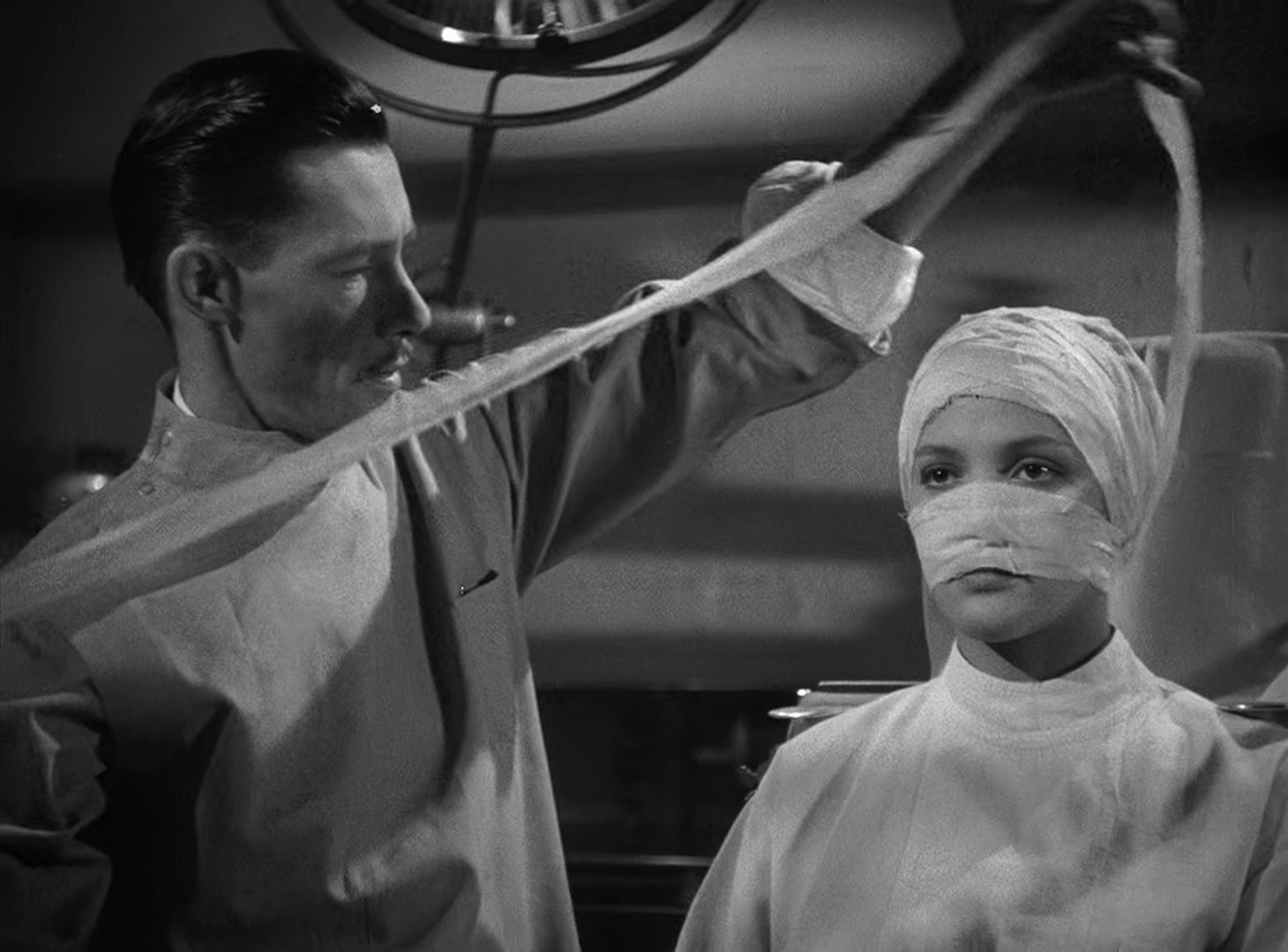 俘虏野生女人剧照的剧照