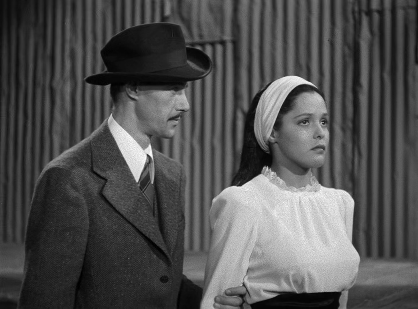 俘虏野生女人剧照的剧照