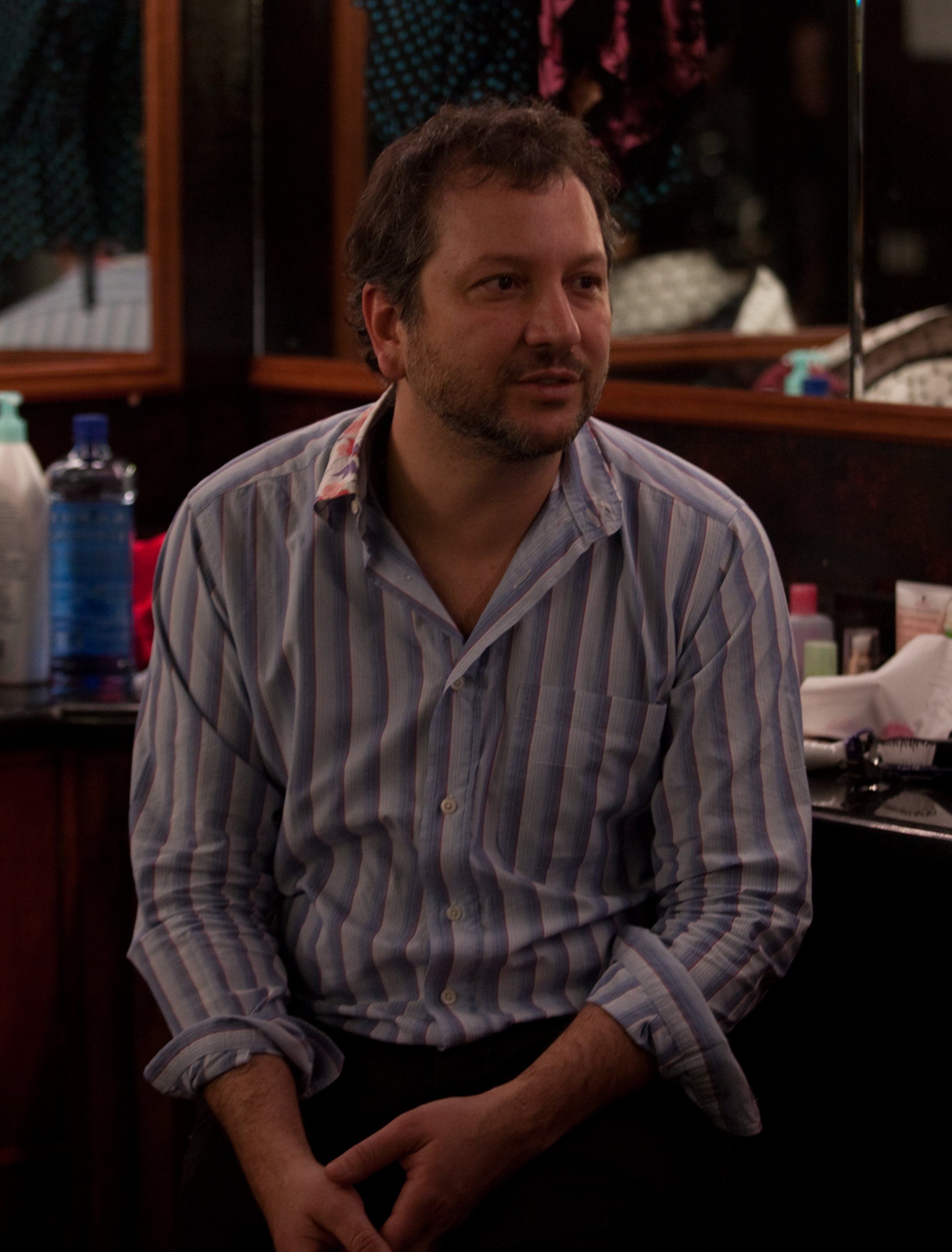 走进酒吧的女孩剧照的剧照