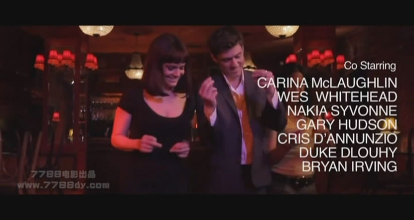 走进酒吧的女孩剧照的剧照