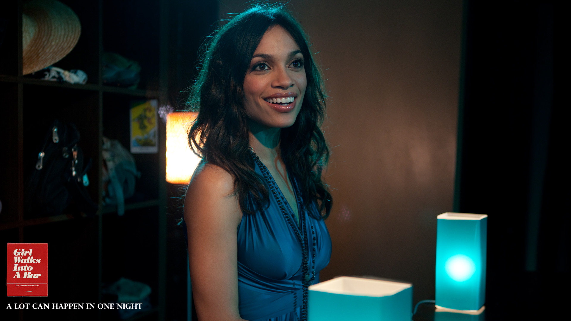 走进酒吧的女孩剧照的剧照