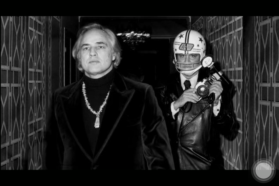 砸烂他的摄影机剧照的剧照