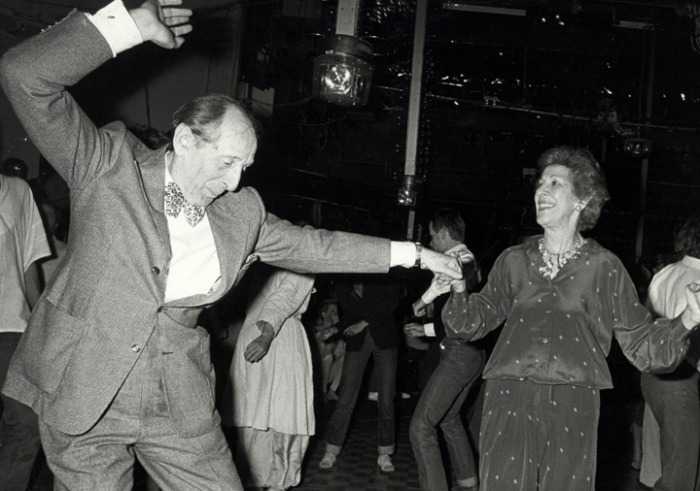 砸烂他的摄影机剧照的剧照