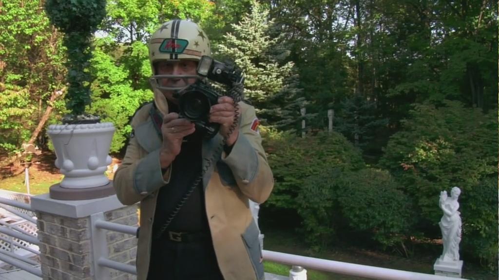 砸烂他的摄影机剧照的剧照