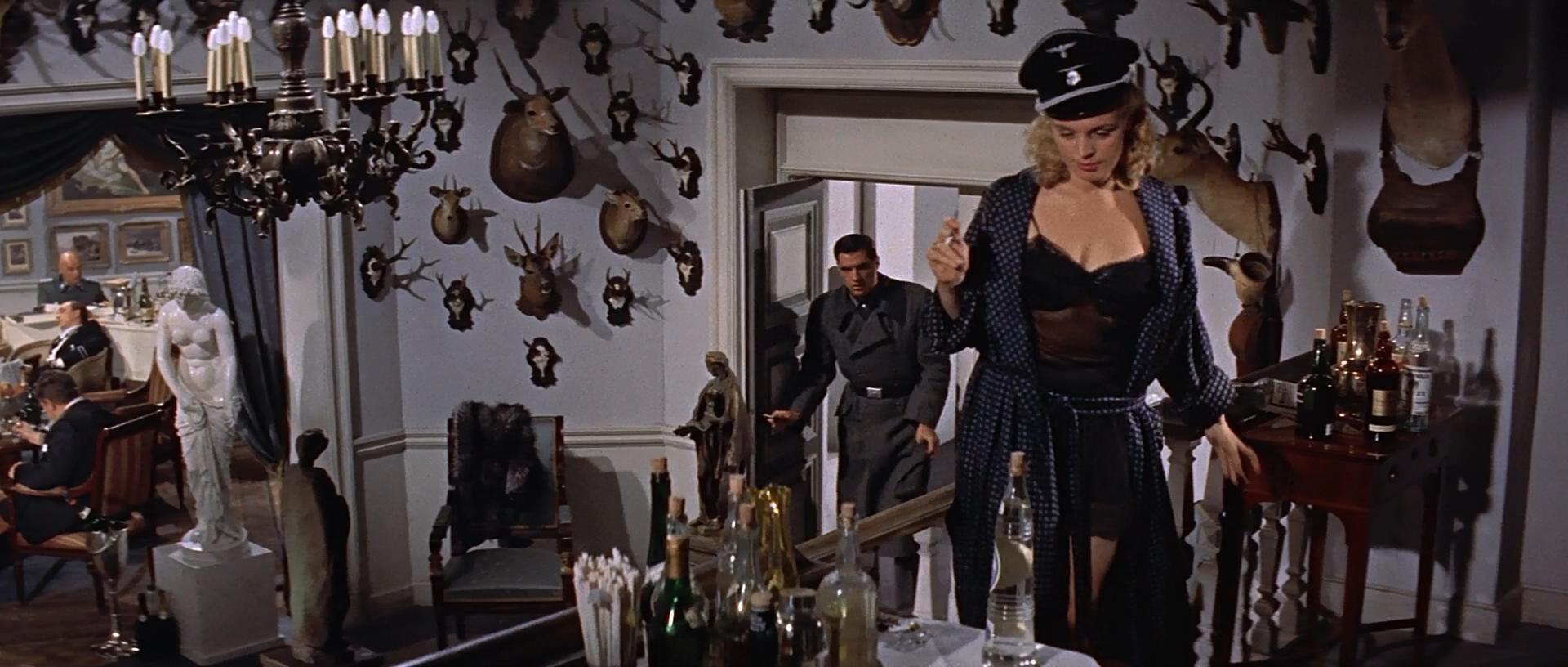 无情战地有情天剧照的剧照