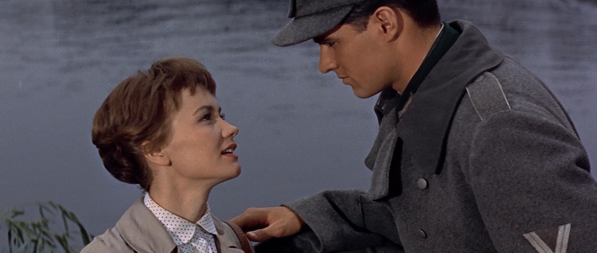 无情战地有情天剧照的剧照