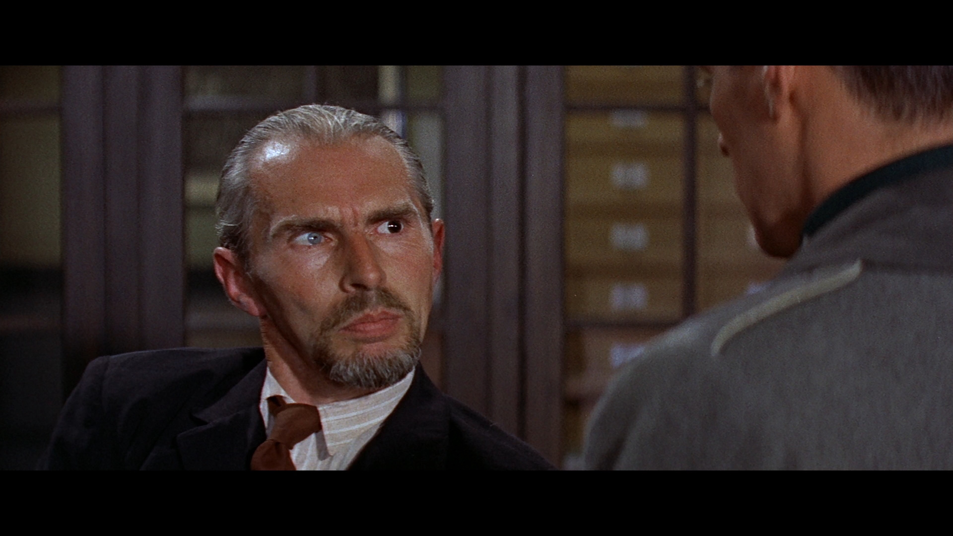 无情战地有情天剧照的剧照