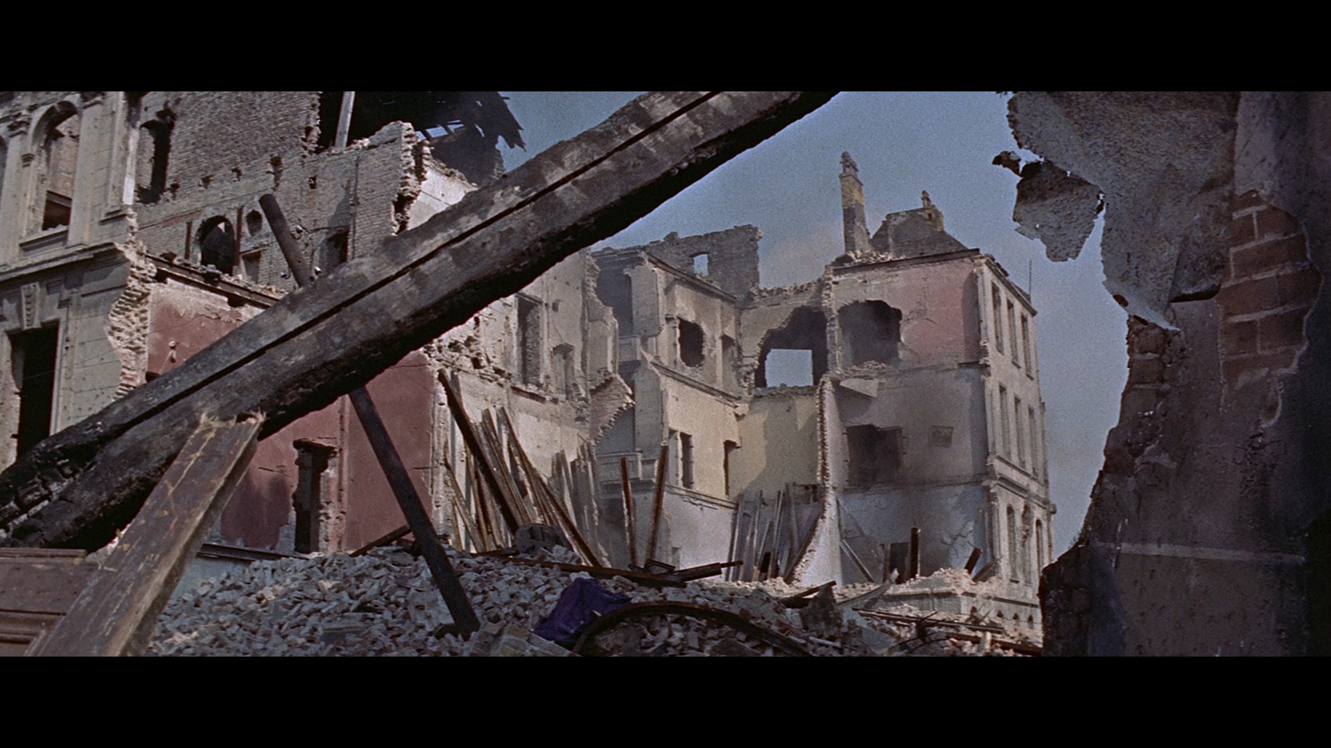 无情战地有情天剧照的剧照