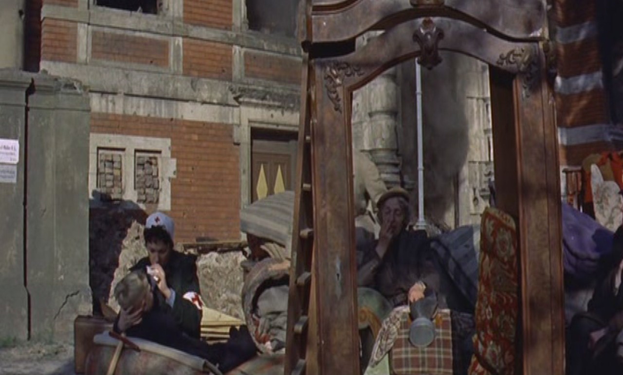 无情战地有情天剧照的剧照