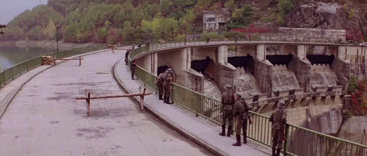 纳瓦隆第十突击队剧照的剧照