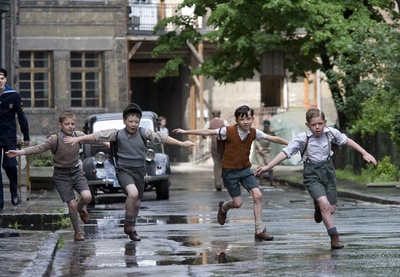 穿条纹睡衣的男孩剧照的剧照