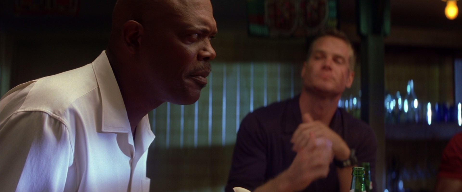 基地疑云剧照的剧照