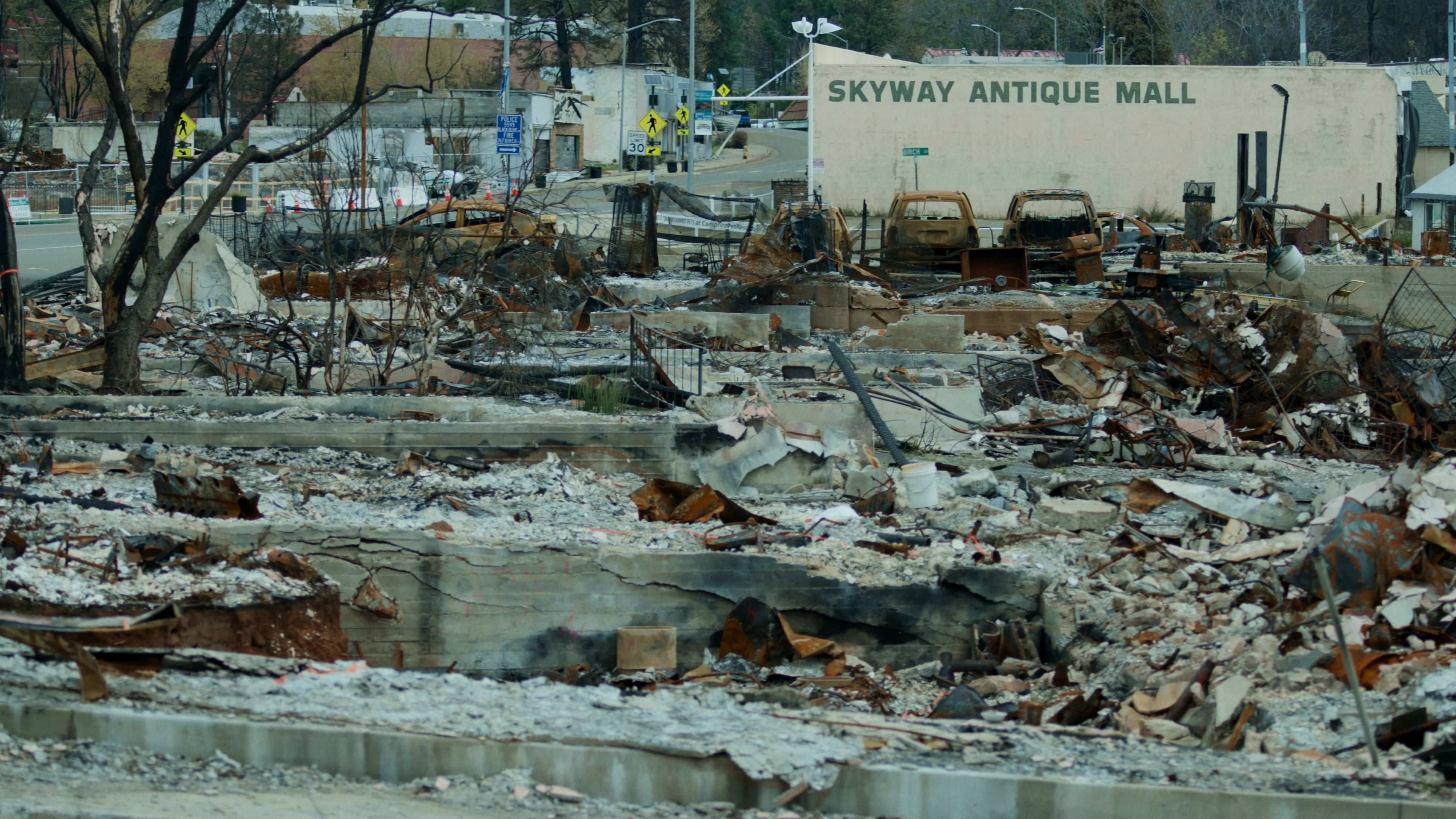 重建天堂镇剧照的剧照