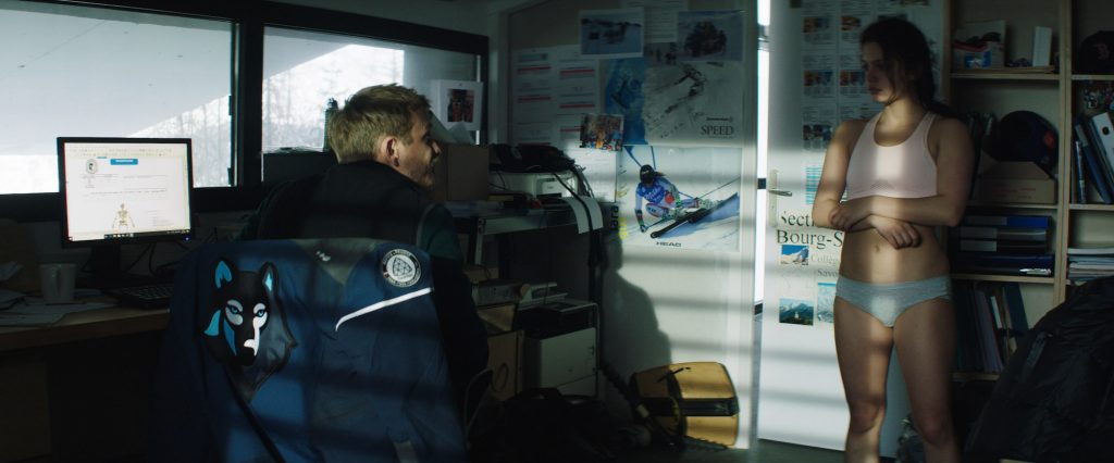 障碍滑雪赛剧照的剧照