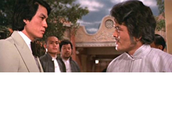 绝不低头剧照的剧照