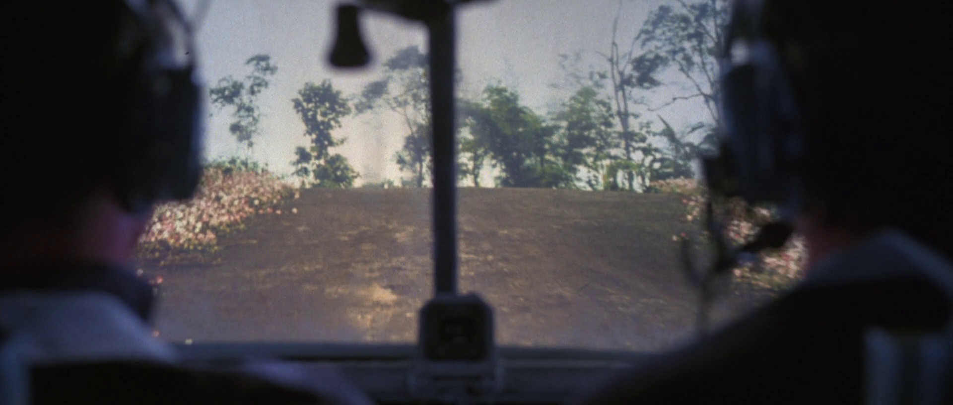 飞离航道剧照的剧照