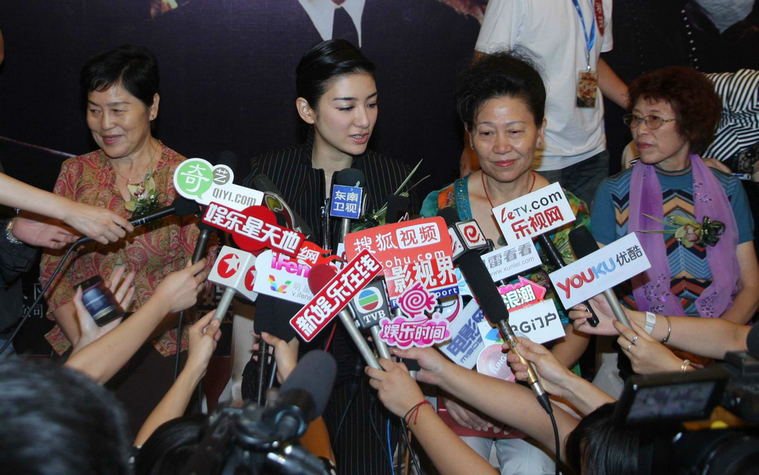 竞雄女侠秋瑾剧照的剧照