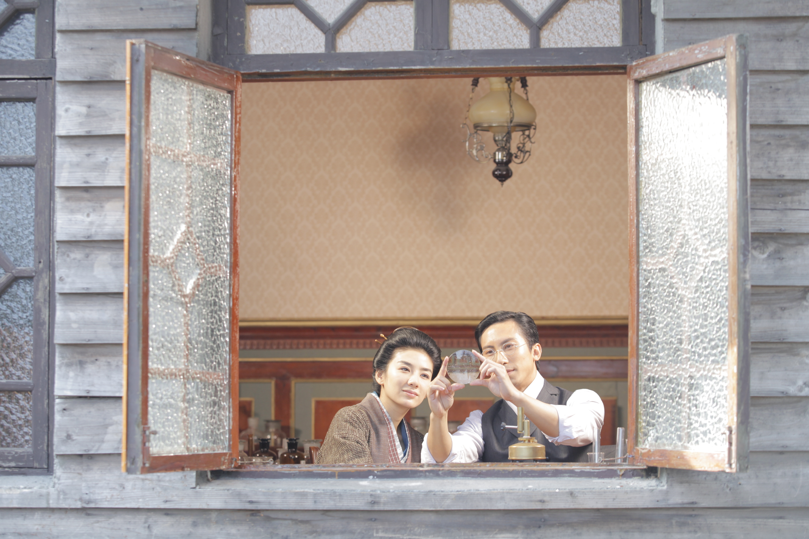 竞雄女侠秋瑾剧照的剧照