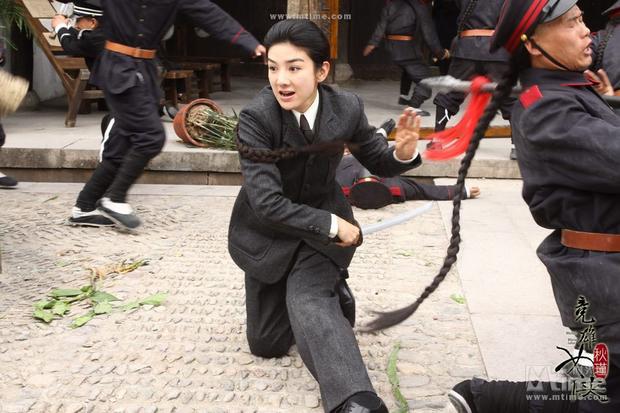 竞雄女侠秋瑾剧照的剧照