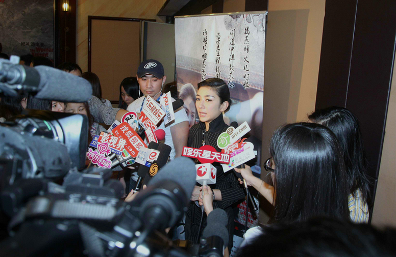 竞雄女侠秋瑾剧照的剧照