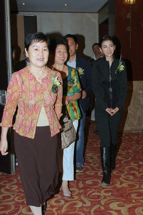 竞雄女侠秋瑾剧照的剧照