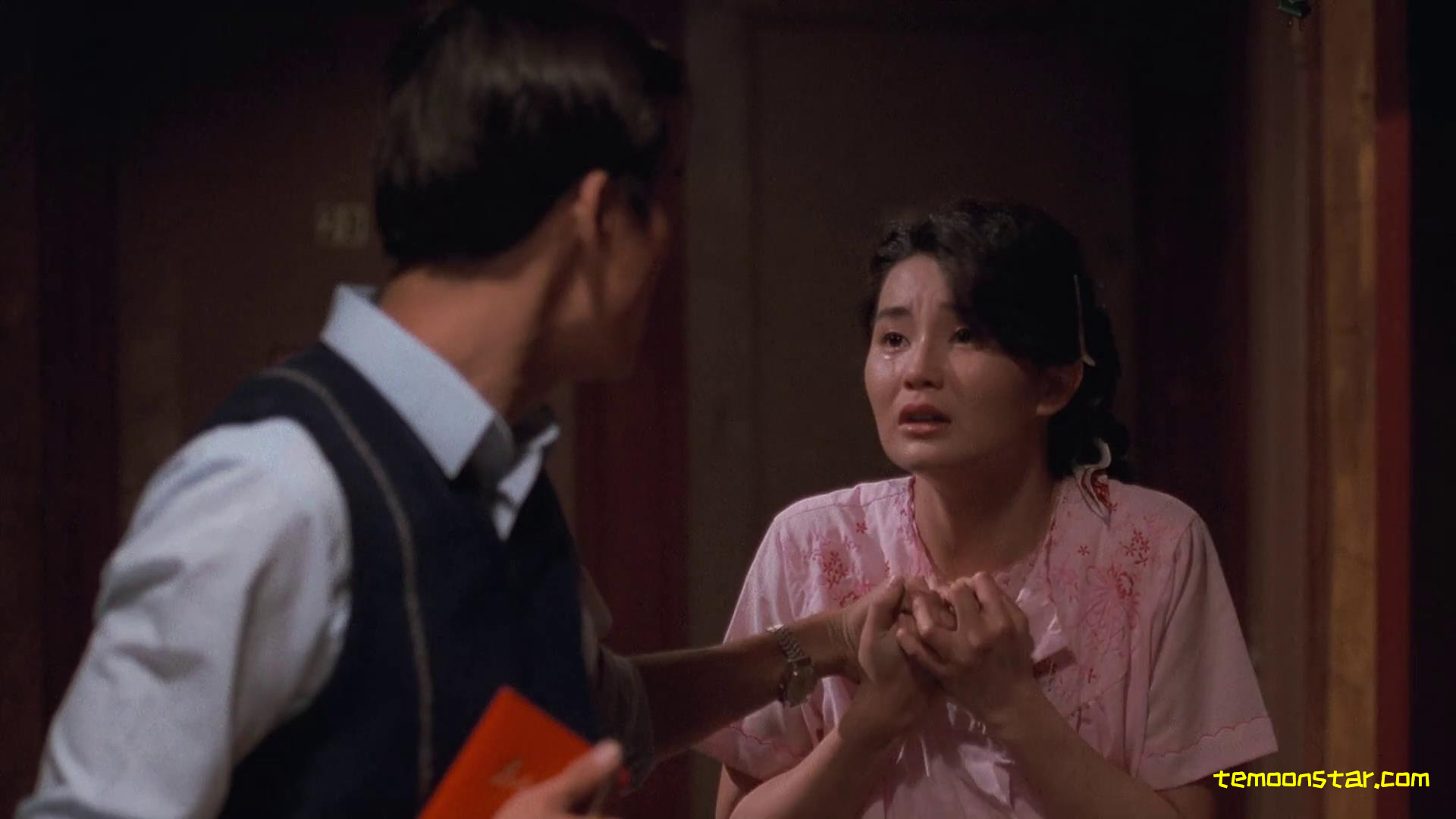 爱在别乡的季节剧照的剧照