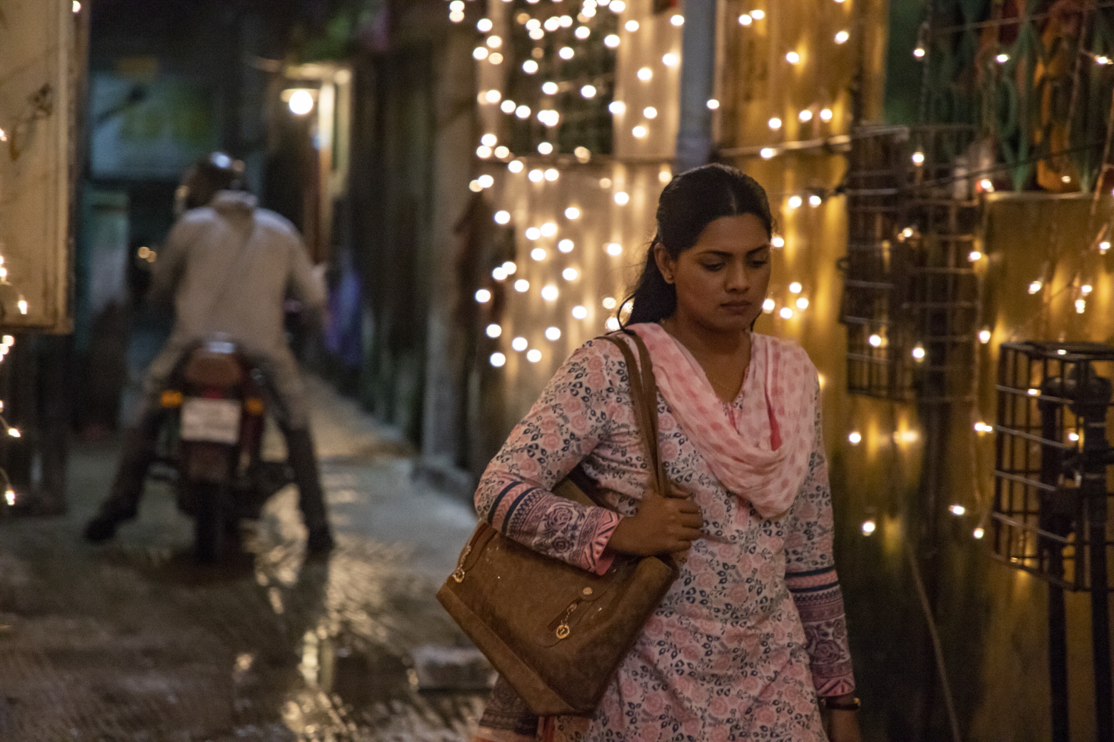 真诚的，达卡剧照的剧照