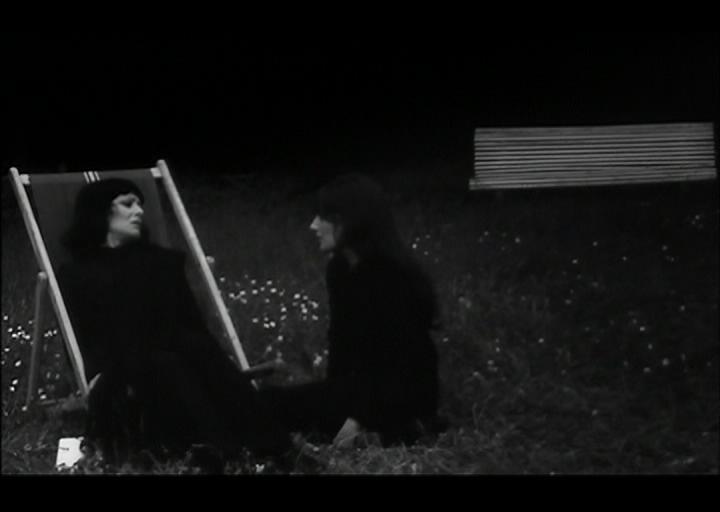 毁灭，她说。剧照的剧照