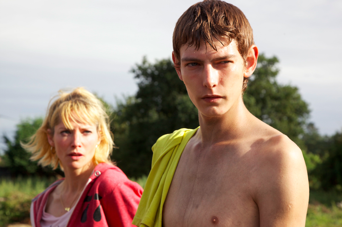 雀斑男孩剧照的剧照