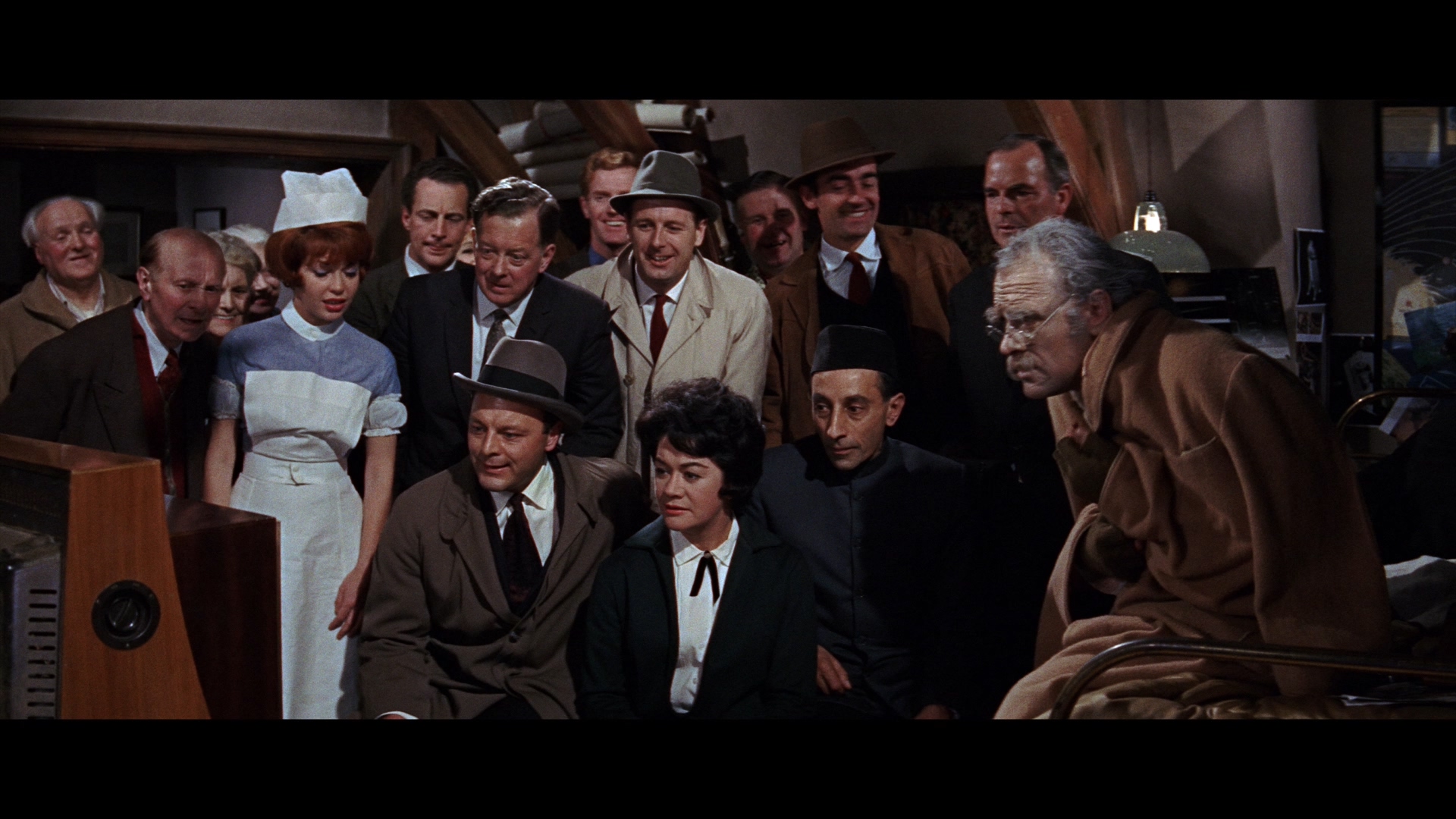 最先登上月球的人剧照的剧照