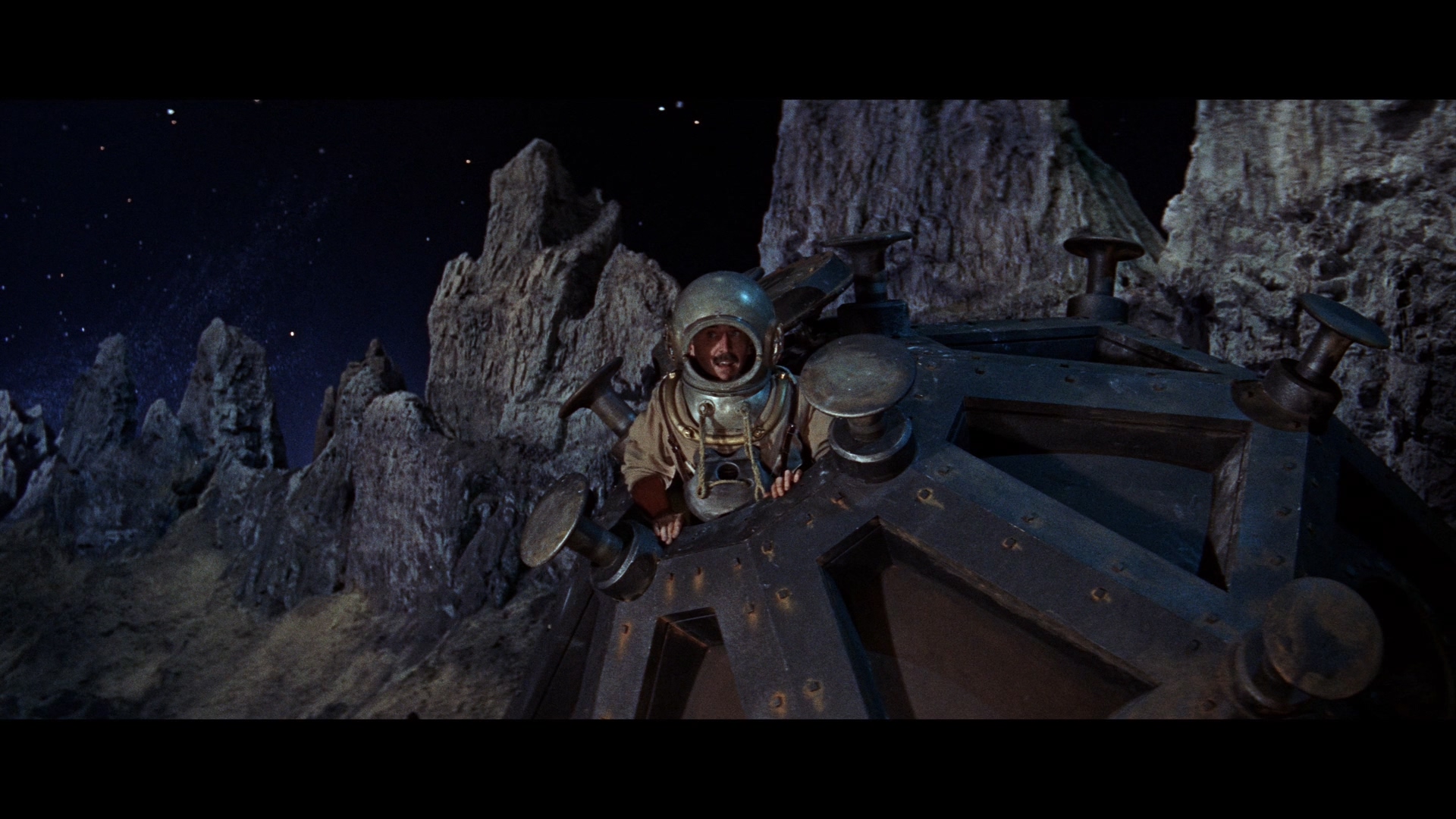 最先登上月球的人剧照的剧照