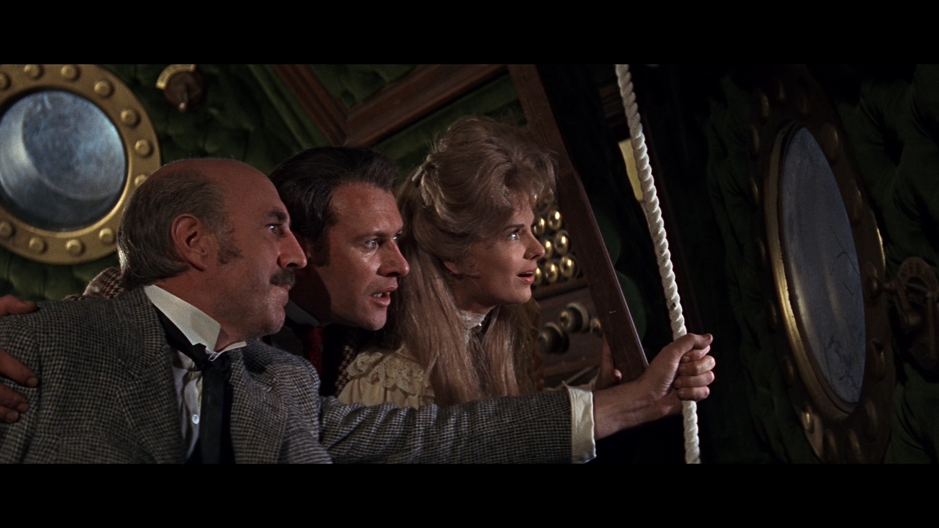 最先登上月球的人剧照的剧照