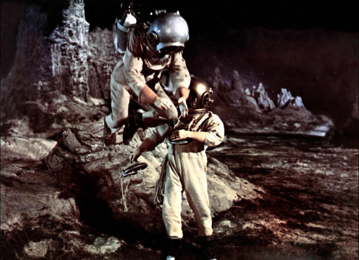 最先登上月球的人剧照的剧照