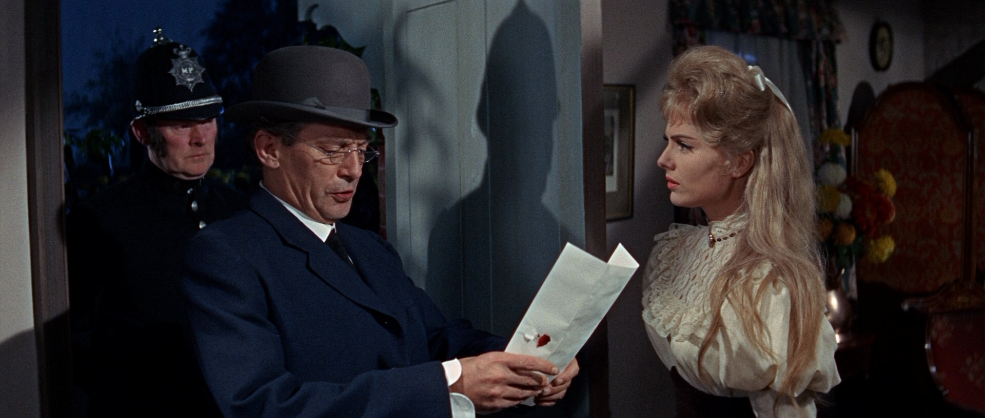 最先登上月球的人剧照的剧照