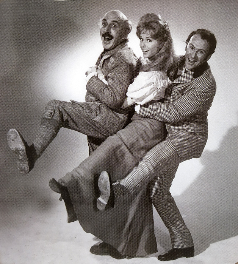 最先登上月球的人剧照的剧照